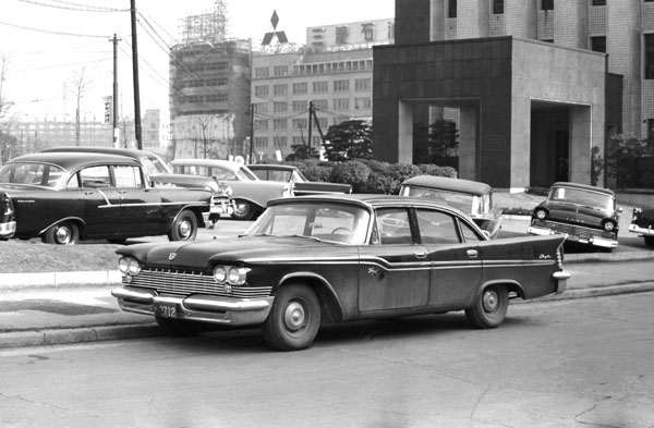 59-1a (38-15)b1959 Chrysler Windser 4dr.Sedan.jpg